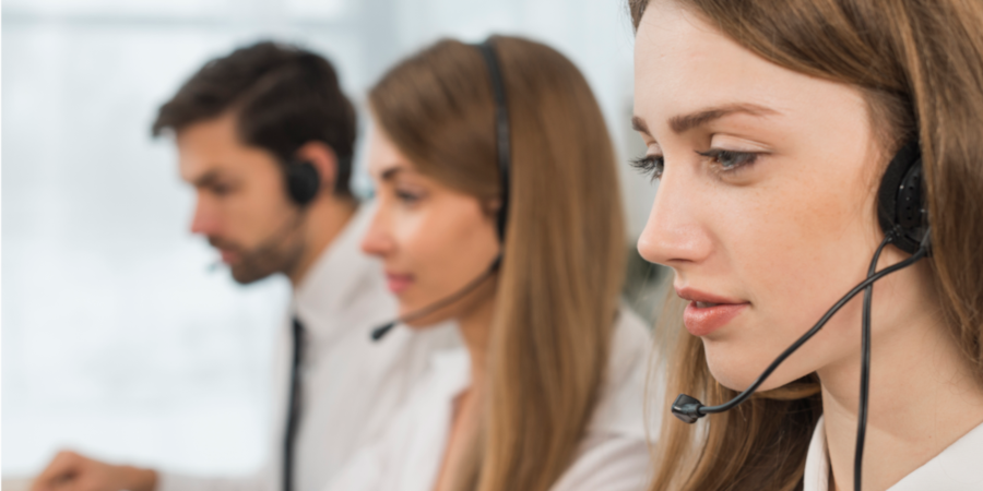 Оператор в контактен център