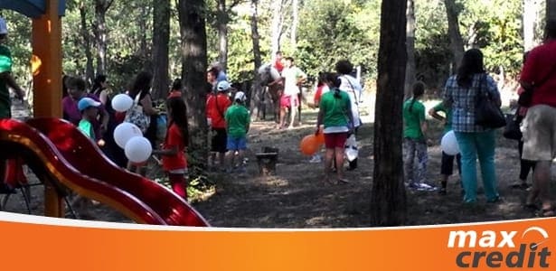 Макс Кредит подари конна езда на деца в Добрич